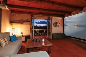 TV a/nebo společenská místnost v ubytování Beautiful Villa