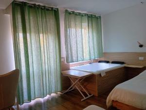 Postel nebo postele na pokoji v ubytování Royal Retreat