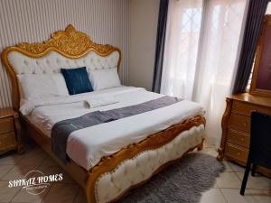 En eller flere senge i et værelse på Shikaz BnB