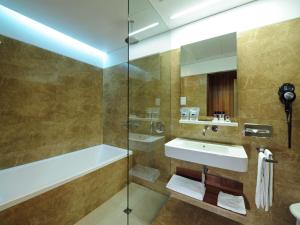 Koupelna v ubytování Hotel de Guimaraes Business & SPA