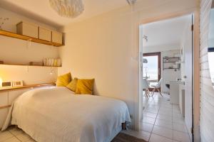 a bedroom with a bed with yellow pillows at Atlantis 0102 in Sint-Idesbald