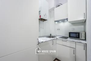 Küche/Küchenzeile in der Unterkunft MyHouseSpain - Great apartment 6 PAX MADRID CITY CENTER