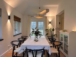 Η κουζίνα ή μικρή κουζίνα στο Detached holiday home in the middle of the forest