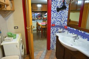 Bilik mandi di The Alley Inn +14 gambar