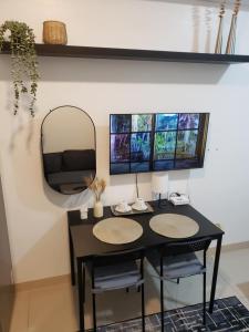 TV a/nebo společenská místnost v ubytování 642 - Quiet & secured condo in Cavite with HI speed WIFI