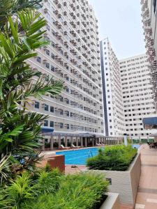 Bazén v ubytování 642 - Quiet & secured condo in Cavite with HI speed WIFI nebo v jeho okolí