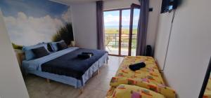 Кровать или кровати в номере SunScape Corbu
