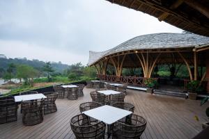 Restaurace v ubytování Timbertales Luxury Resort Coorg