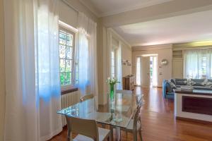 Khu vực ghế ngồi tại Villa Robin, elegante e indipendente Città Giardino Viareggio
