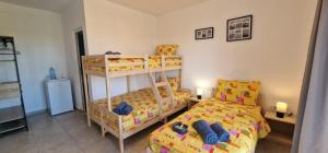 Кровать или кровати в номере SunScape Corbu