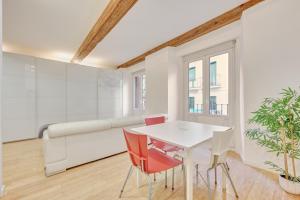a white dining room with a white table and chairs at La Chapitela 7 by Clabao in Pamplona