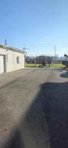 an empty parking lot with a building and a basketball hoop at Studio plein Sud au calme in Montauban