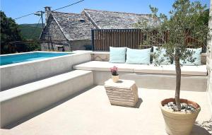 Kolam renang di atau dekat dengan Stunning Home In Gornji Humac Brac