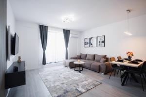 a living room with a couch and a table at Cyntia's Apartment in Baile Felix