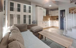 Η κουζίνα ή μικρή κουζίνα στο Awesome Home In Rota With Wifi