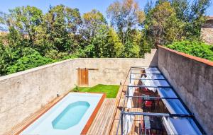 an open balcony with a swimming pool on a house at Beautiful Apartment In Saint Chinian in Saint-Chinian +8 photos