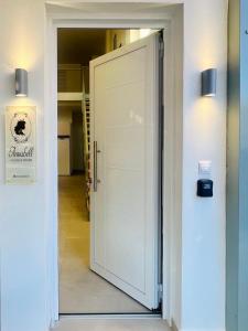 Φωτογραφία από το άλμπουμ του Annabell Houses & Rooms στη Λαμία