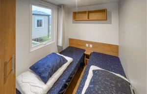 Cama ou camas em um quarto em Amazing StaCaravan In Lauwersoog