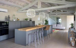 Η κουζίνα ή μικρή κουζίνα στο Cozy Home In Cortoreggio- Ar With Sauna