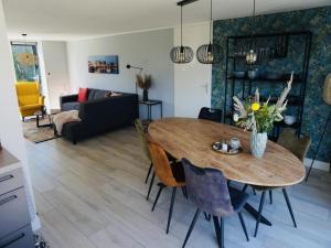 a kitchen and living room with a wooden table and chairs at Beautiful Villa close to beaches in Sint Maarten