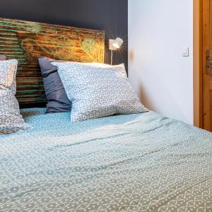 Tempat tidur dalam kamar di Gîte Chez Pyero