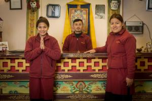 Členové personálu v ubytování Hotel Yambu kathmandu