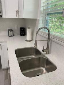 Kuchyň nebo kuchyňský kout v ubytování Newly renovated studio close to the beach