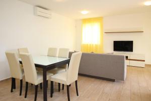 TV a/nebo společenská místnost v ubytování Apartments Smojver Stipe