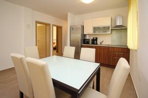 Kuchyň nebo kuchyňský kout v ubytování Apartments Smojver Stipe