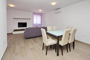 TV a/nebo společenská místnost v ubytování Apartments Smojver Stipe