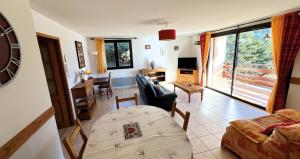 Posezení v ubytování Bel appart - 2 chambres - terrasse - vue exceptionnelle - à 5 minutes du centre ville