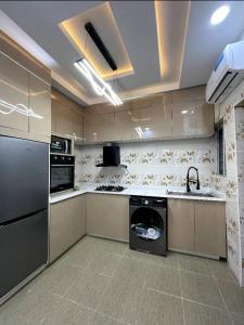 Kuchyň nebo kuchyňský kout v ubytování De-Luxe Haven Apartment