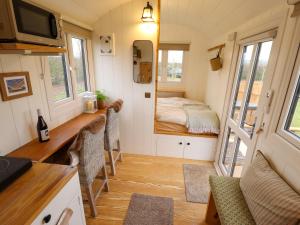 Galeriebild der Unterkunft Shepherds Hut - Ash in Lincoln