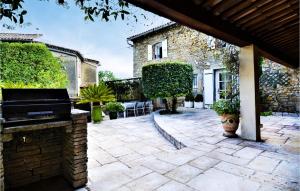 Κήπος έξω από το Stunning Home In St Privat Des Vieux