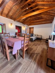 Ένα ή περισσότερα κρεβάτια σε δωμάτιο στο Casa do Postigo Rustic Refuge to Relax