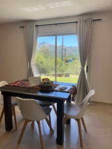 Γενική θέα στο βουνό ή θέα στο βουνό από  αυτό το καταφύγιο