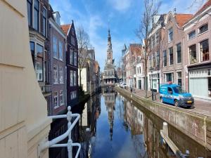 Γενική άποψη της πόλης Sint Maartenszee ή θέα της πόλης από  αυτή η παραθεριστική κατοικία