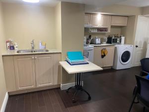 Η κουζίνα ή μικρή κουζίνα στο Akhtar's Residence +13 φωτογραφίες