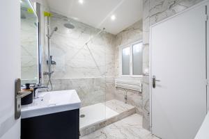 Ένα μπάνιο στο T2 48m2 neuf, centre ville, 3min à pied de la gare +8 φωτογραφίες
