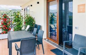 Χώρος καθιστικού στο Cozy Apartment In San Giovanni A Piro