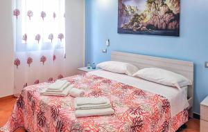 Ένα ή περισσότερα κρεβάτια σε δωμάτιο στο Cozy Apartment In San Giovanni A Piro