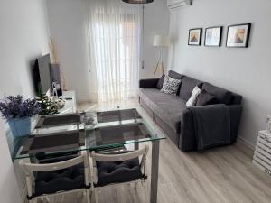 a living room with a couch and a glass table at Apartamento Vega in Baena