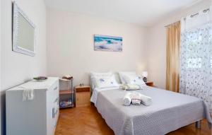 Ένα ή περισσότερα κρεβάτια σε δωμάτιο στο 1 Bedroom Lovely Apartment In Kanica