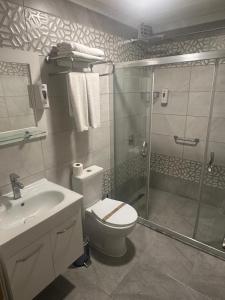 Koupelna v ubytování Anzac Hotel