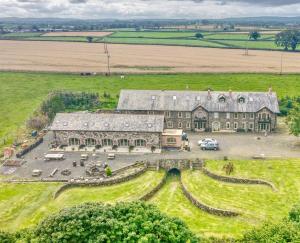 Billede fra billedgalleriet på Game of Thrones base at the Flax Mill i Coleraine