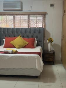 En eller flere senge i et værelse på Tedford House + 19 billeder