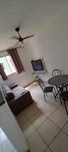 a room with a bed and a tv and a table at Encontre seu lar perfeito in Barretos