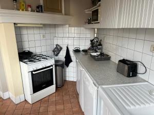 a kitchen with a stove and a counter top at Wijnpakhuis Den Bosch in Den Bosch