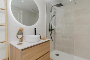 Bilik mandi di Luxury Apartment on the Beachfront