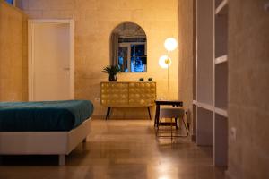 Ein Bett oder Betten in einem Zimmer der Unterkunft La volpe e l'uva Dimore